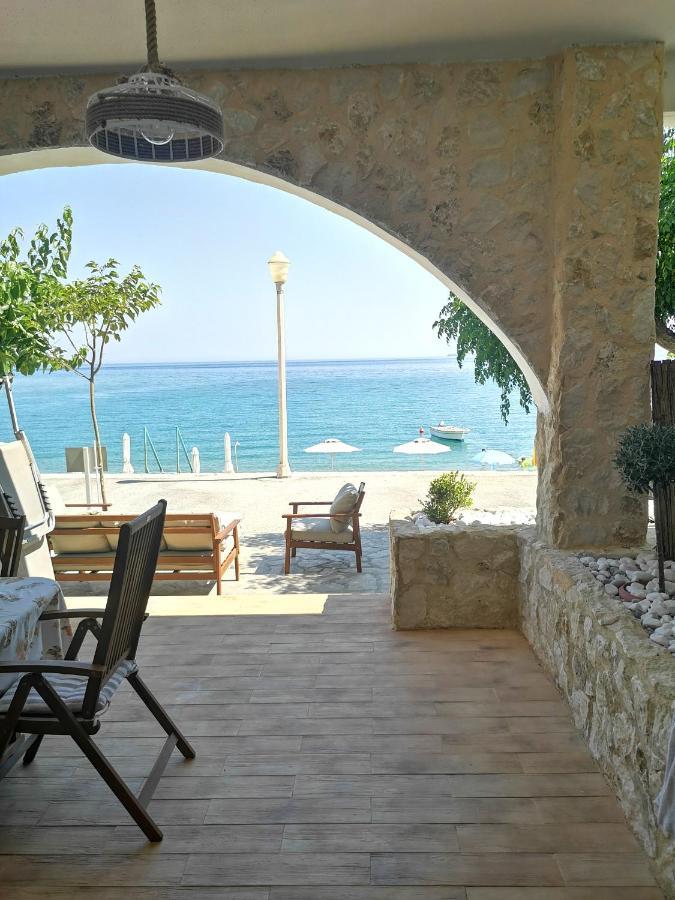Relax Seaside House Charaki Exterior foto